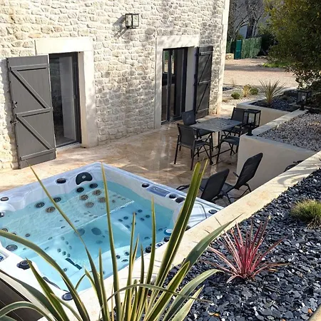 度假居 Le Mazet Des Amandiers 4 Etoiles Avec Jacuzzi , Terrain De Petanque Et Velos 尼姆