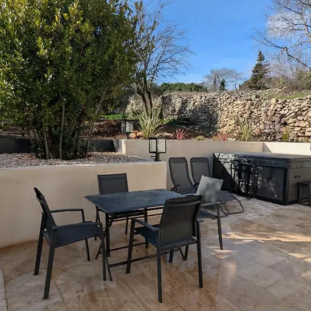 Le Mazet Des Amandiers 4 Etoiles Avec Jacuzzi , Terrain De Petanque Et Velos * 尼姆