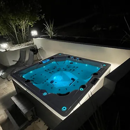 度假居 Le Mazet Des Amandiers 4 Etoiles Avec Jacuzzi , Terrain De Petanque Et Velos *